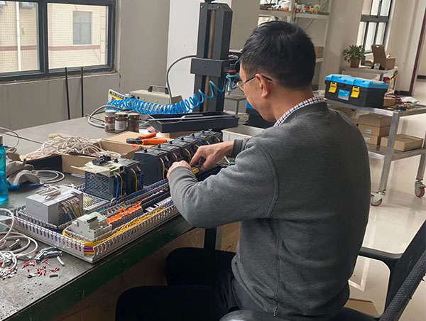 自動化辣子醬灌裝設備