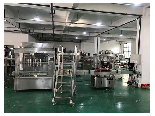 天津自動化醬料灌裝機車間實拍圖