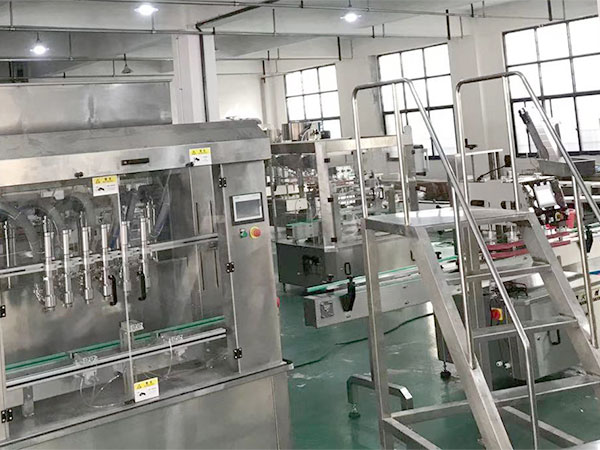 天津自動化醬料灌裝機車間實拍圖