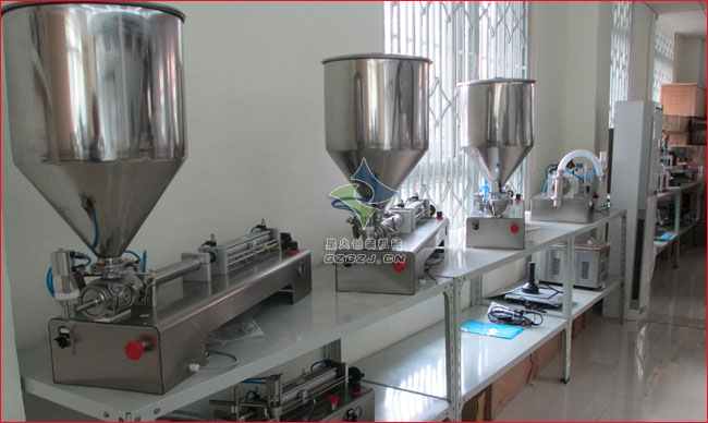 小型液體灌裝機